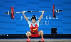 皇冠:举重亚锦赛：赵金红包揽女子45公斤级三项冠军 打破抓举世界纪录