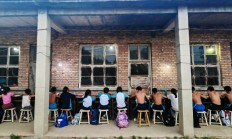 皇冠APP下载:铁皮房、土操场，这里有一座“筑梦”摔跤馆